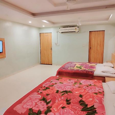 Hotel Guru Kripa - 500Mtr From Shreenathji Temple Nāthdwāra Exteriör bild