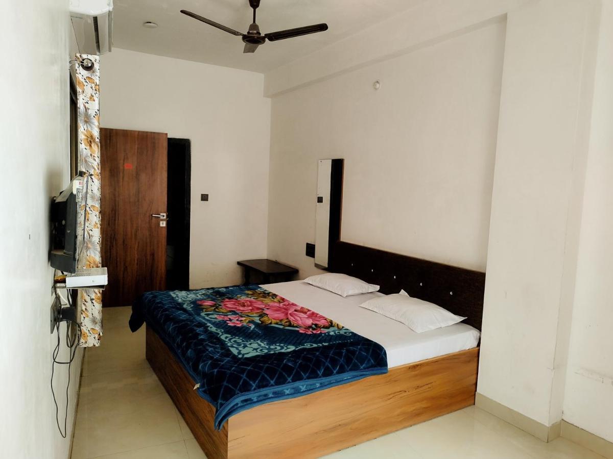 Hotel Guru Kripa - 500Mtr From Shreenathji Temple Nāthdwāra Exteriör bild