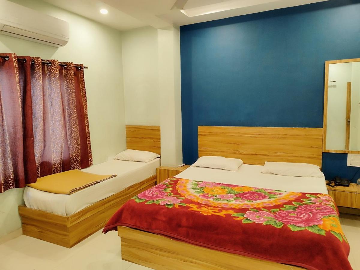 Hotel Guru Kripa - 500Mtr From Shreenathji Temple Nāthdwāra Exteriör bild