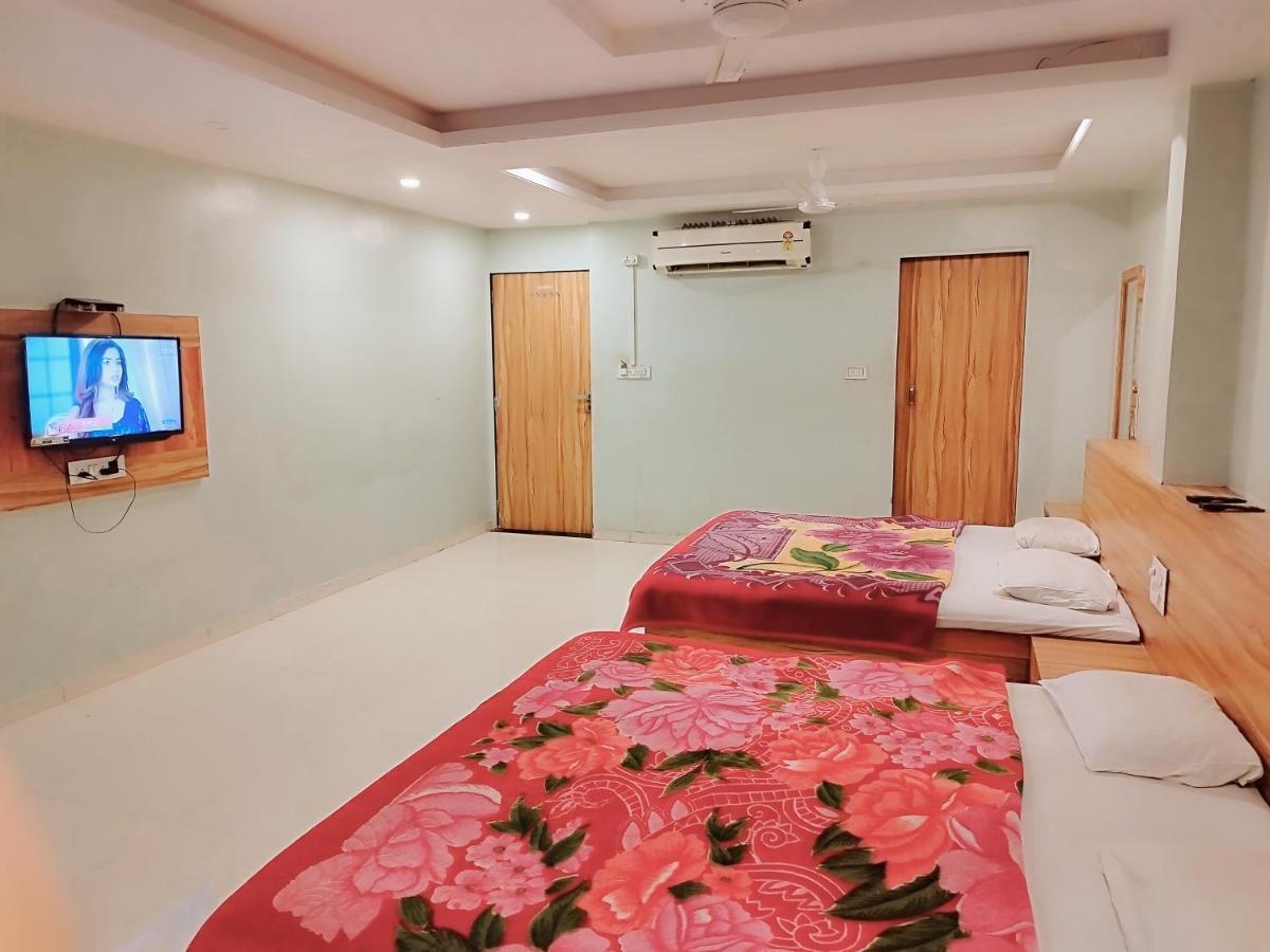 Hotel Guru Kripa - 500Mtr From Shreenathji Temple Nāthdwāra Exteriör bild